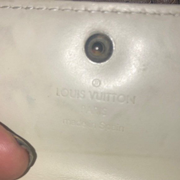 Louis Vuitton Cream Monogram Key Holder - Picture 4 of 9